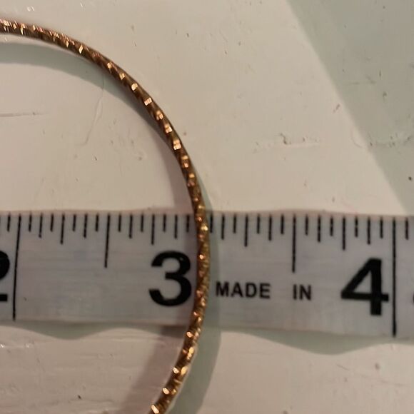 Retro 1990s rose gold tone textured diamond etched stackable bangle bracelet - Picture 8 of 9